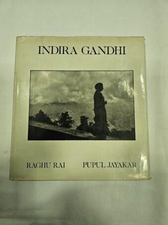 INDIRA GANDHI RAGHU RAI PUPUL JAYAKAR
